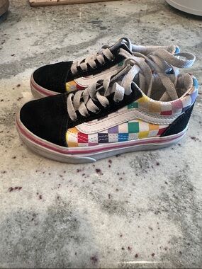 Vans Kids Black Suede Low-Top Sneakers with Rainbow Checker